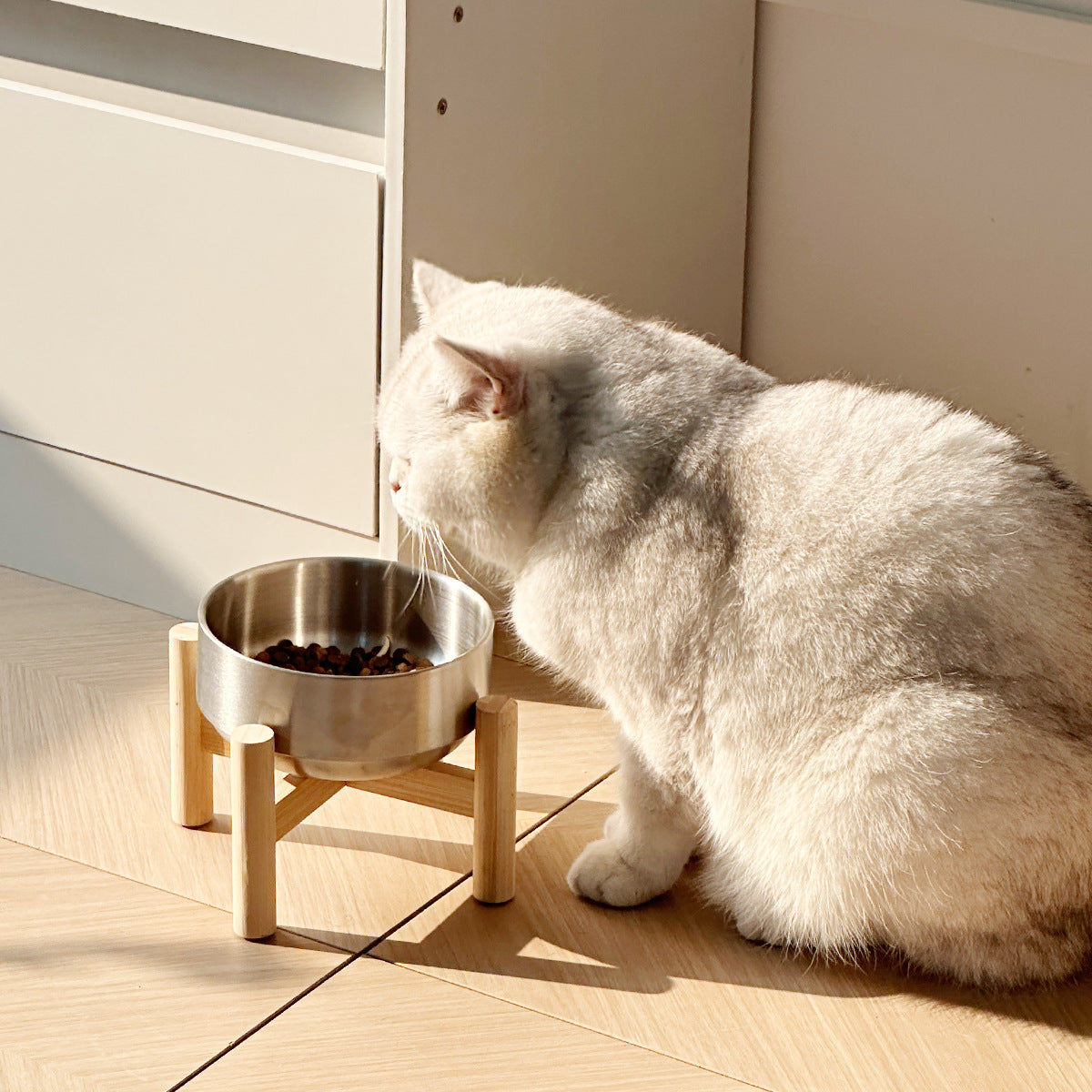 Stainless steel cat bowl with a raised wooden frame, cats are not easy to knock over pets, protect the cervical spine, drink water, and large capacity dogs have big mouths
